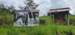 Entrance from main road to Paz Refugio