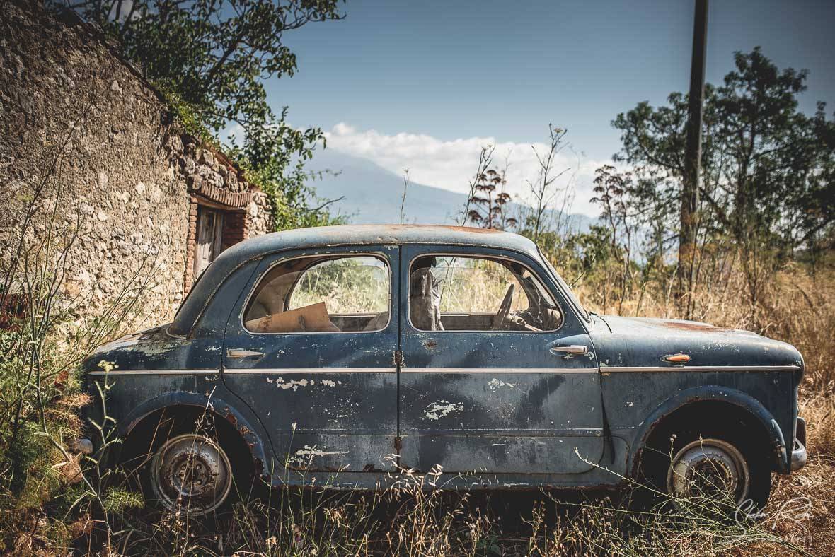 AltesAuto BlauesAuto BlueCar OldCar Schrottauto