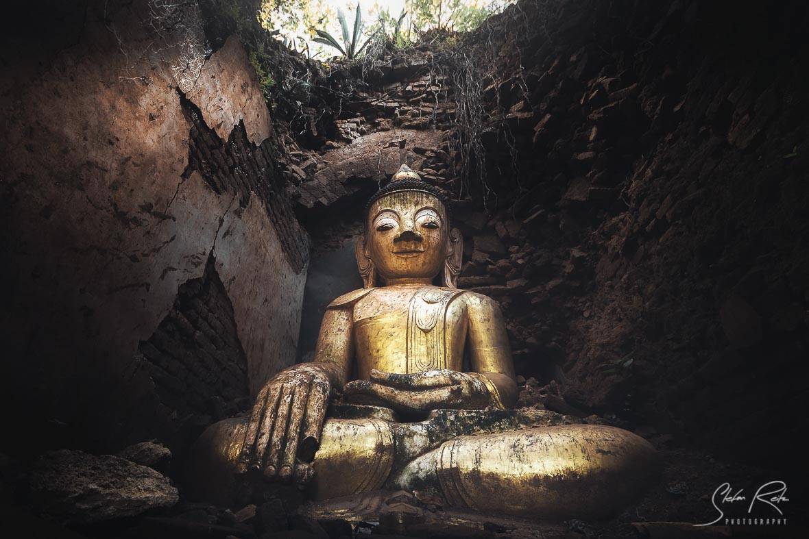 Myanmar Buddhastatue Golden Cave