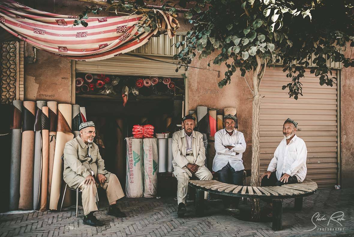 14 24mm AsianCities China HighKey Kashgar Life Market Markt Men Merchants People Silk Strasse Street StreetPhotography Streets Textiles Uiguren Uyghur Working Xinjiang